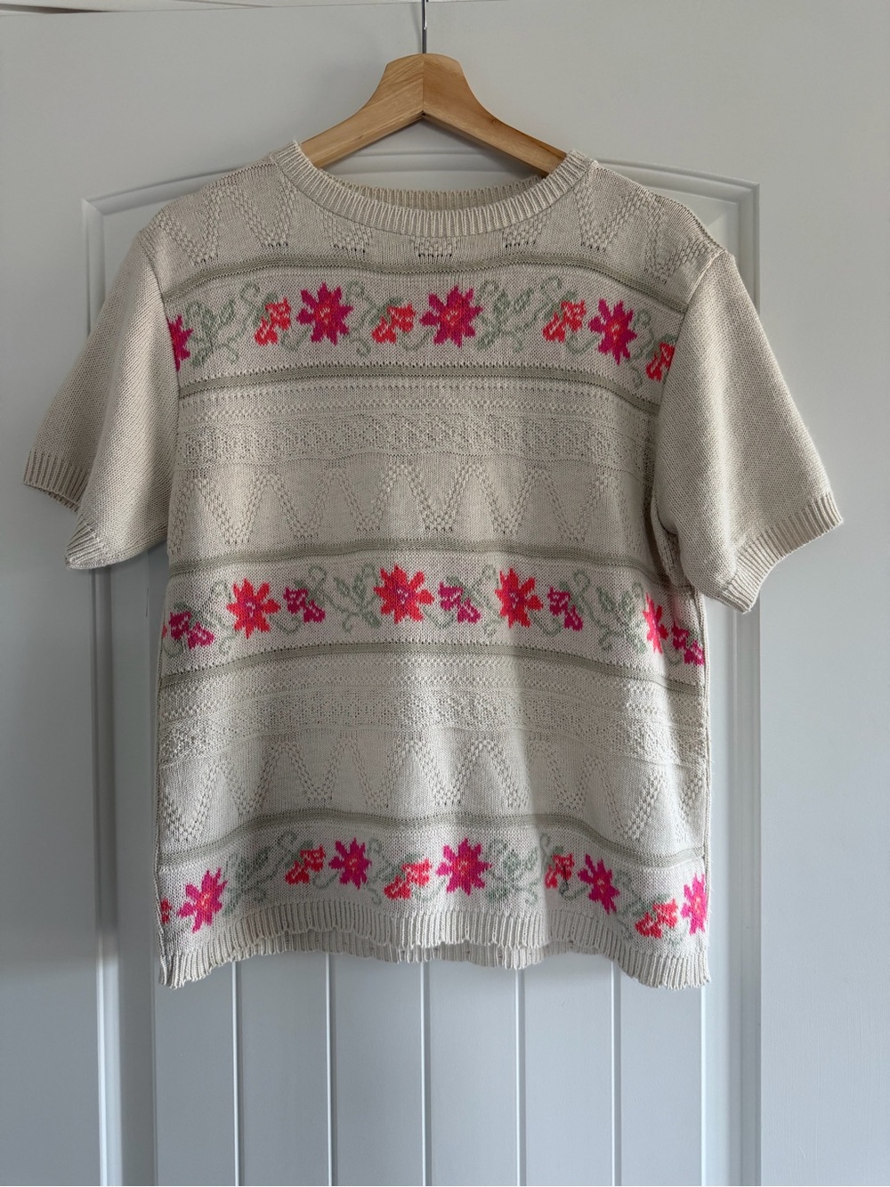 Vintage Cape Cod Sportswear Cream Short-Sleeve Floral Knit Sweater Size Medium